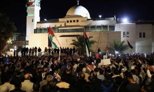 تظاهرات صدها اردنی در پشتیبانی از غزه در نزدیکی سفارت اشغالگران