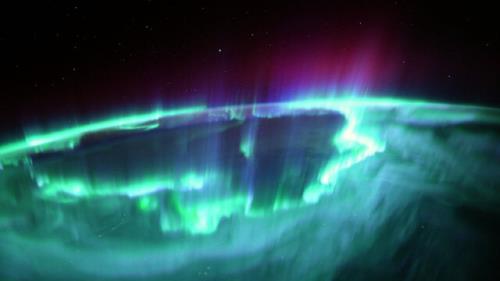 مواجهه فضانوردان کرو-۲ با شفق قطبی در راه بازگشت به زمین