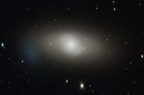 تصویر جدید هابل از یک کهکشان عدسی شکل